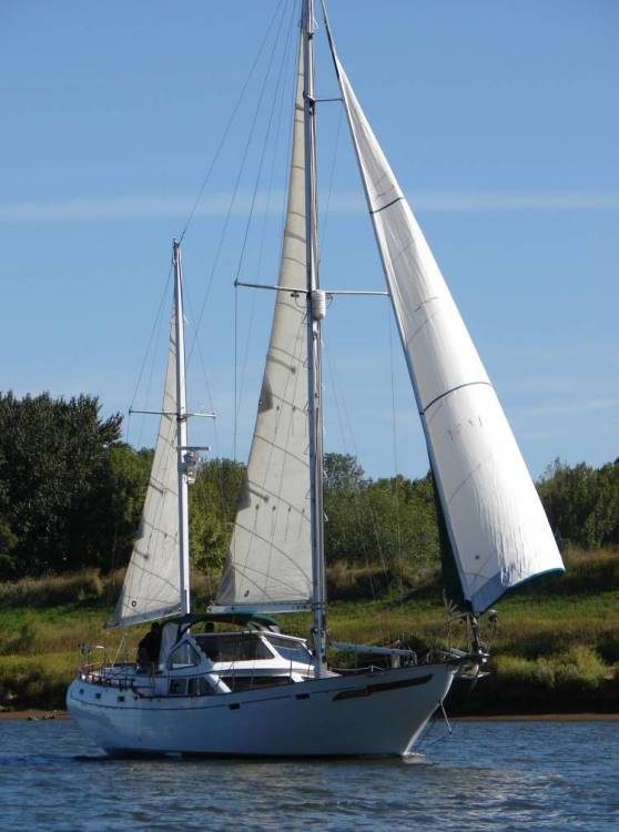 Bow-on under headsail and mizzen